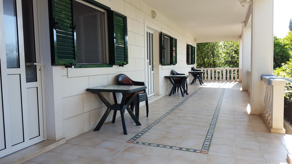 Apartments Ilicic Супетар Екстериор снимка
